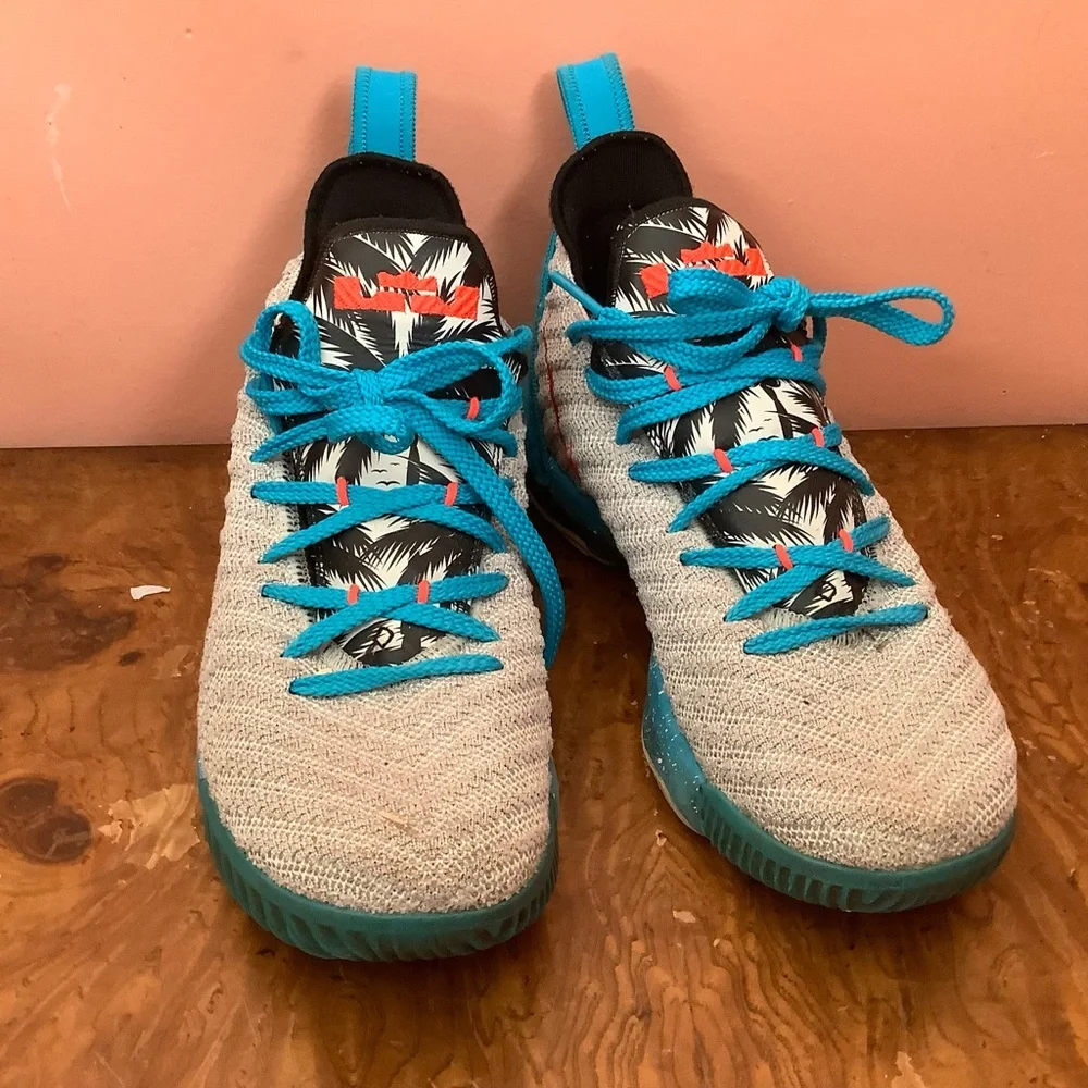 Nike Lebron AQ2465-078 Size 5Y Sneakers